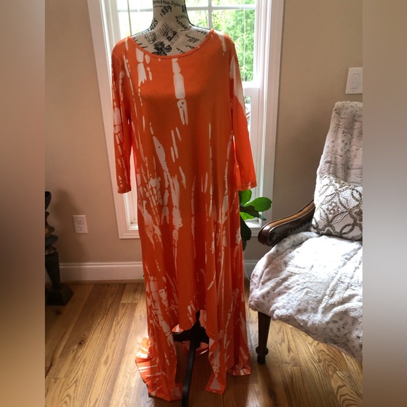 NWOT high/low dress with side pockets. Orange/white flowy 100% polyester - Picture 1 of 5